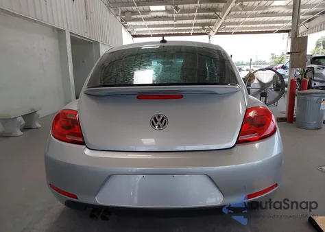 2015 Volkswagen Beetle 1.8T Classic из США, поврежденный, VIN 3VWF17AT3FM654647